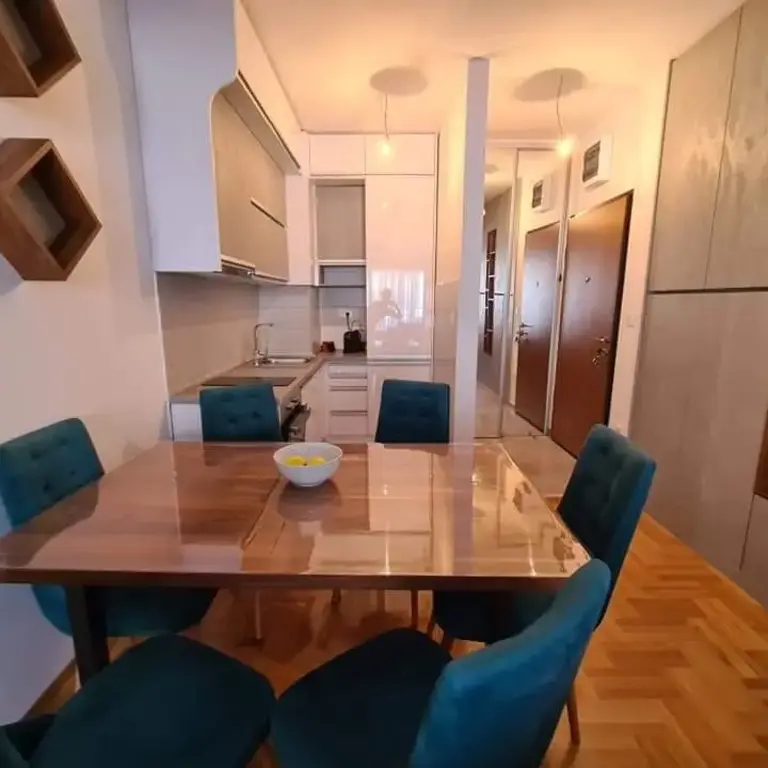 Kuhinja sa trpezarijom