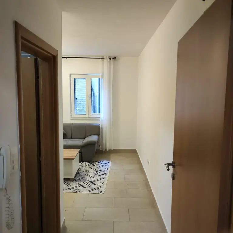 Hodnik i ulaz u jedan od aparmana