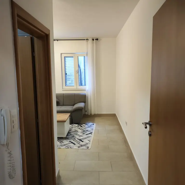 Hodnik i ulaz u jedan od apartmana