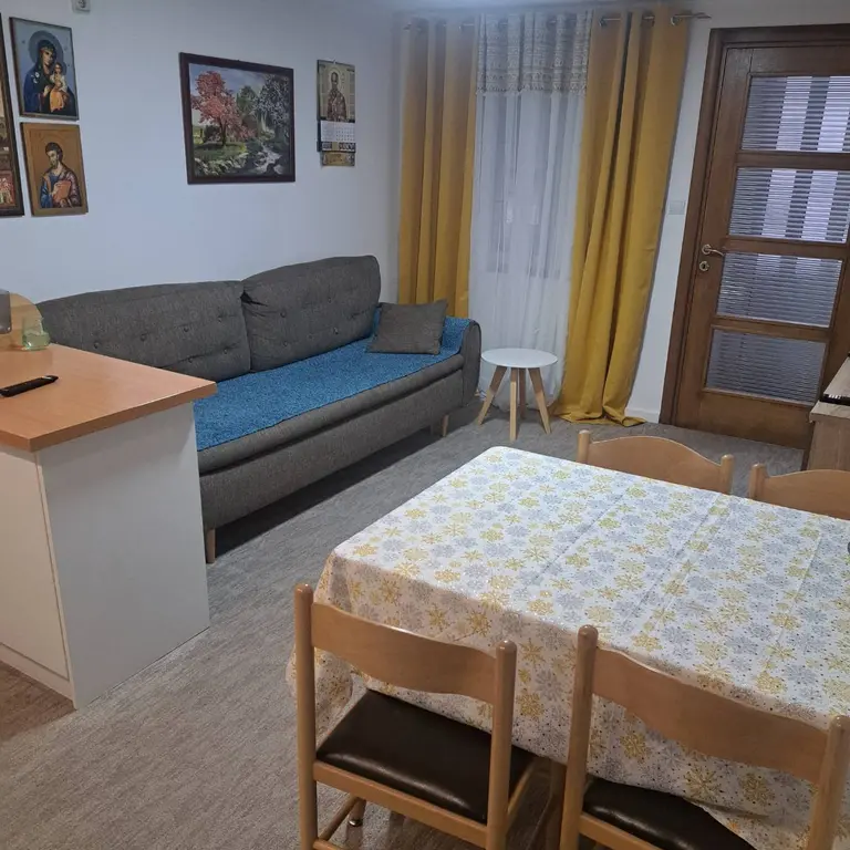 Dnevni boravak sa trpezarijom