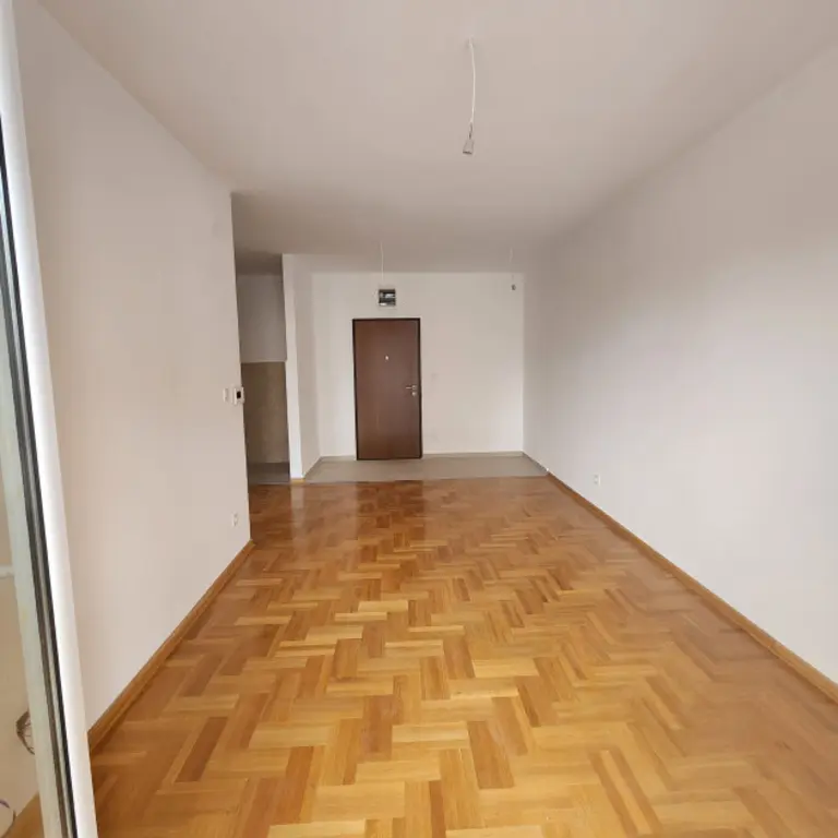 Dnevni boravak posmatrano sa terase