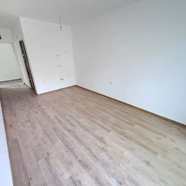 Dnevni boravak sa kuhinjom i trpezarijom
