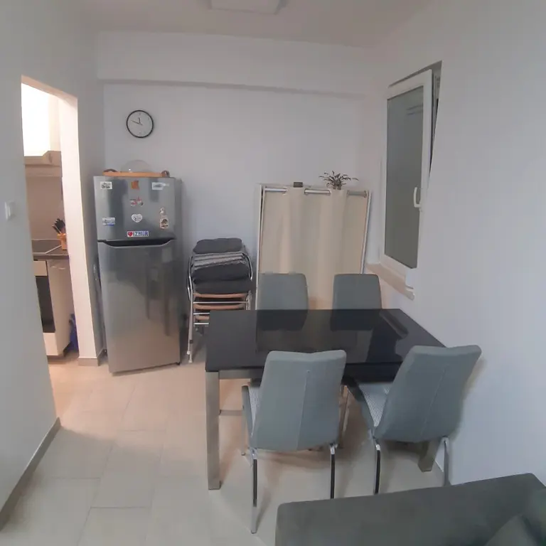 Dio dnevnog boravka sa trpezarijom