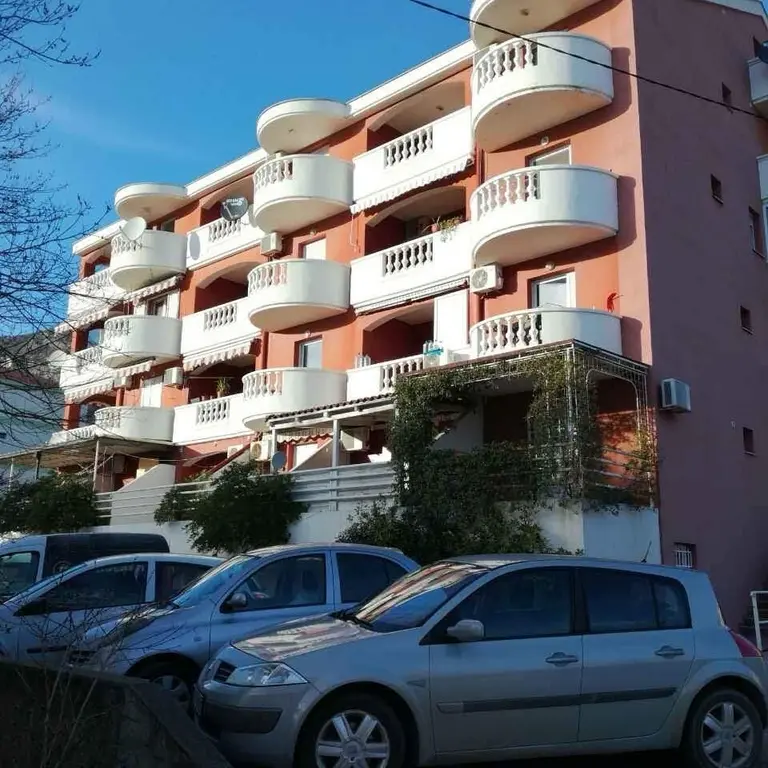 Zgrada u kojoj se nalazi stan Zgrada u kojoj se nalazi stan