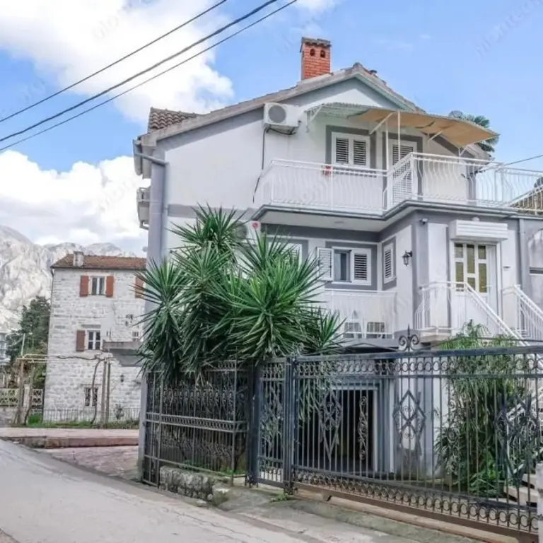 Zauzima  povrsinu od 150m2 Zauzima  povrsinu od 150m2