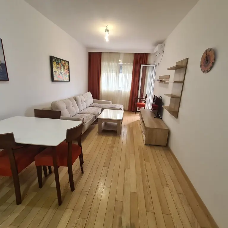 Dnevni boravak sa trpezarijom Dnevni boravak sa trpezarijom