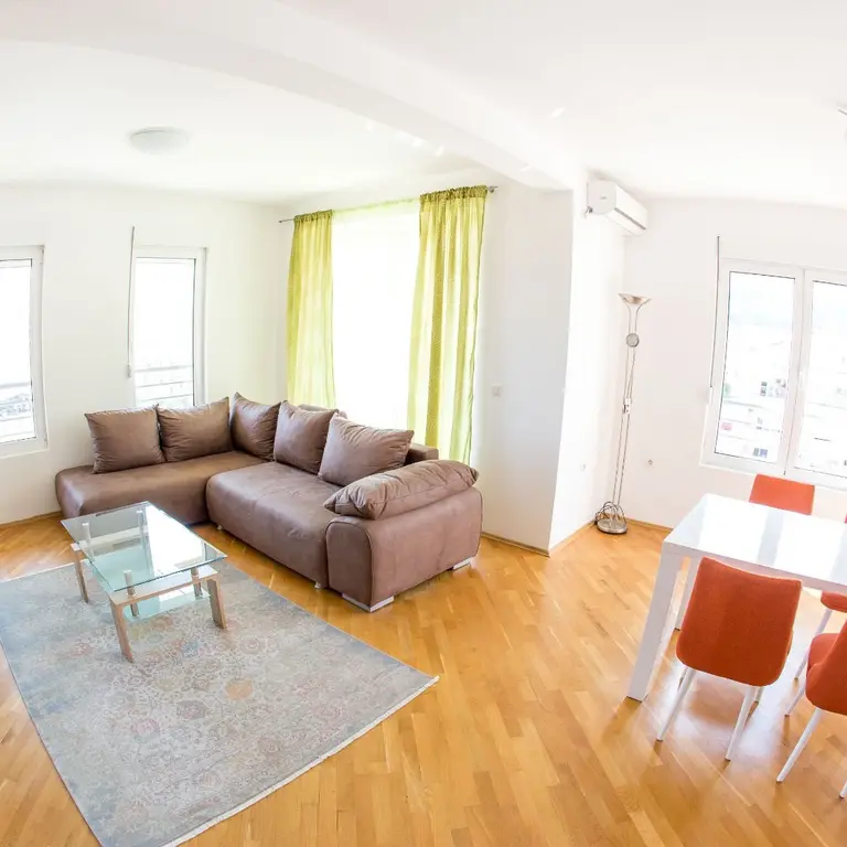 Dnevni boravak sa trpezarijom