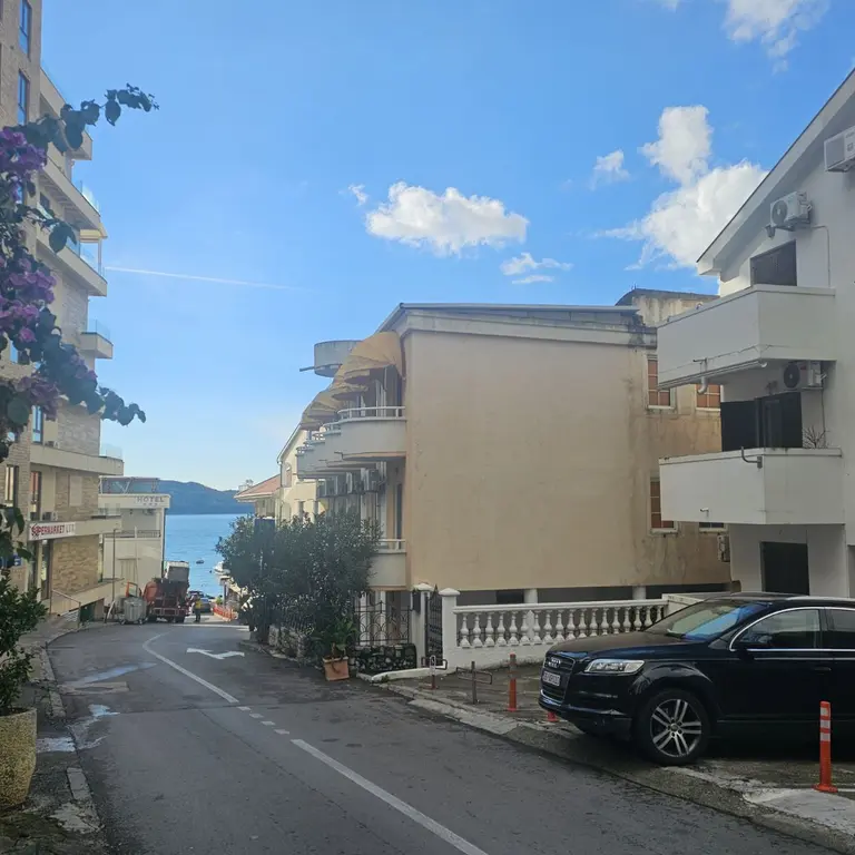 Stan se nalazi na samo 50 metara udaljenosti do mora