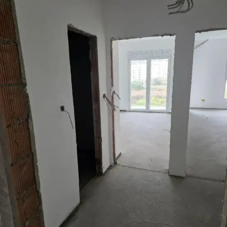 Hodnik i ulaz u dnevni boravak