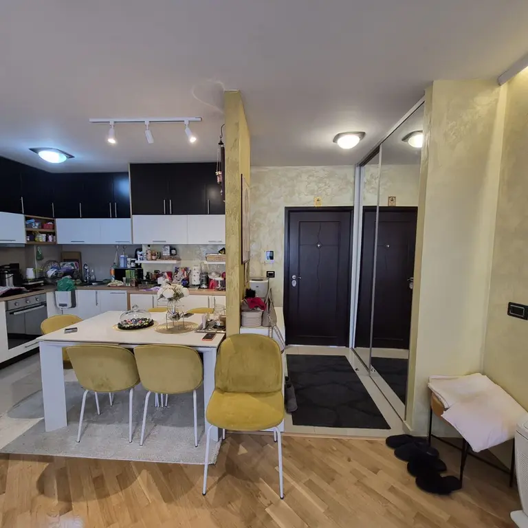 Kuhinja sa trpezarijom