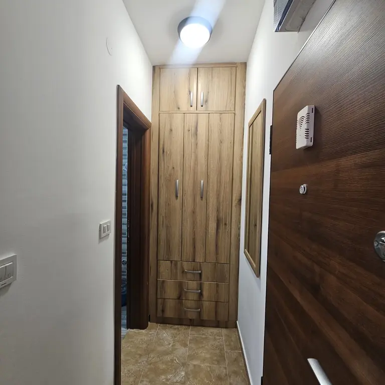 Hodnik i ulaz u stan