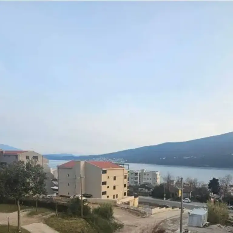 Stan posjeduje trajan pogled na more