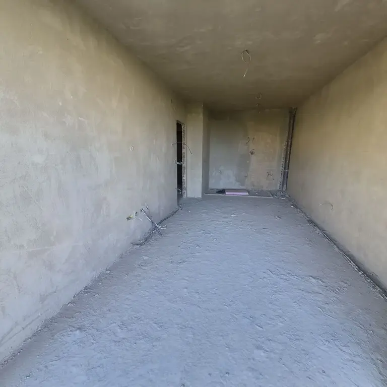 Dnevni boravak sa kuhinjom i trpezarijom posmatrano sa terase