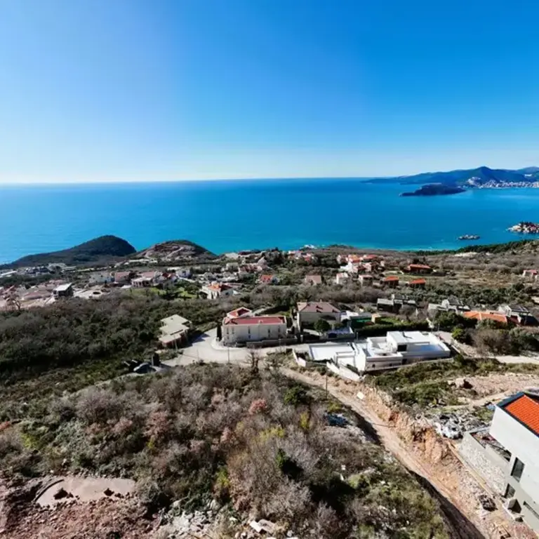 Zemljiste posjeduje pogled na more