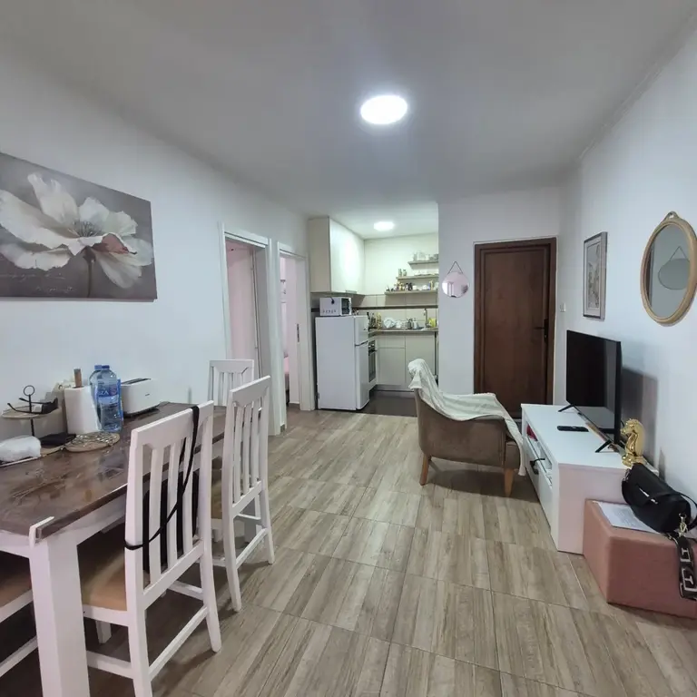 Dio dnevnog boravka sa trpezarijom