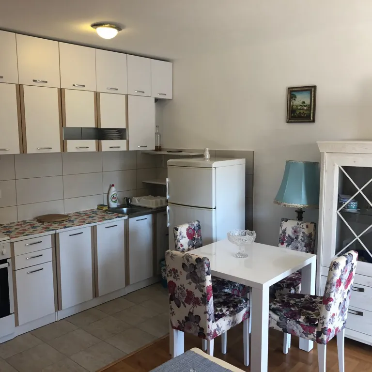 Kuhinja i trpezarija