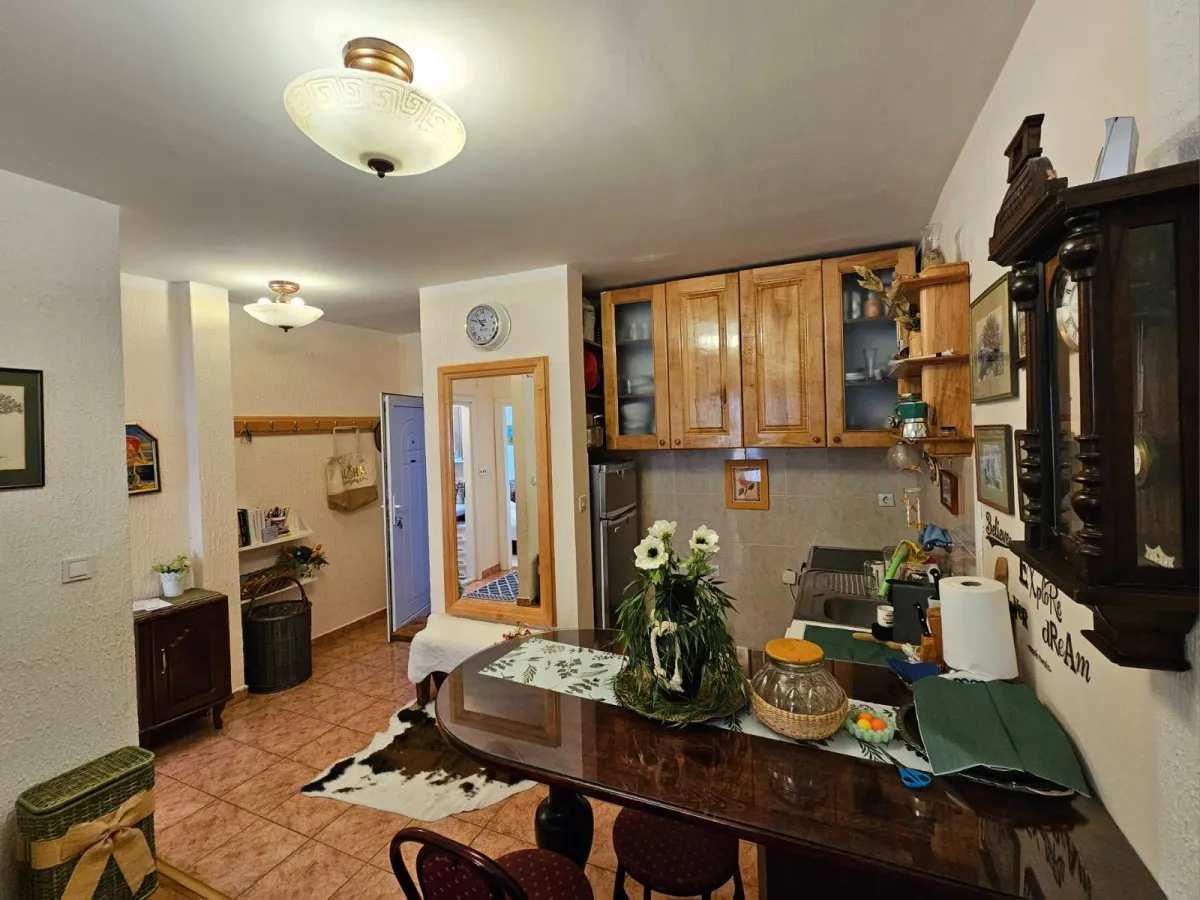 Kuhinja sa trpezarijom