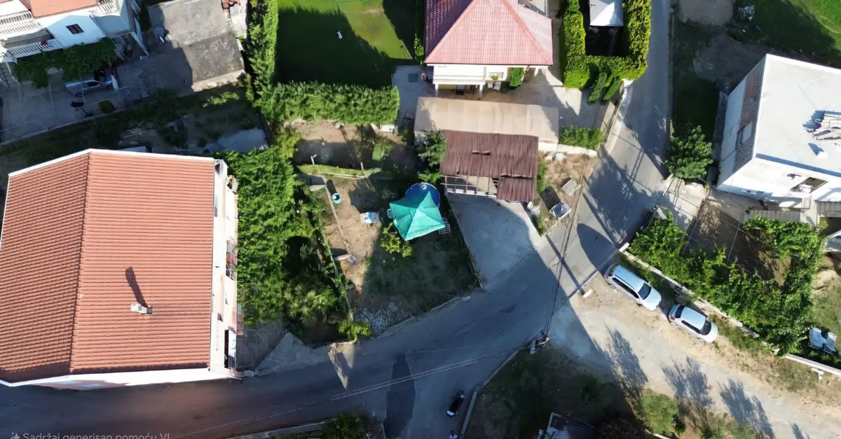 Na placu postoje voda i struja