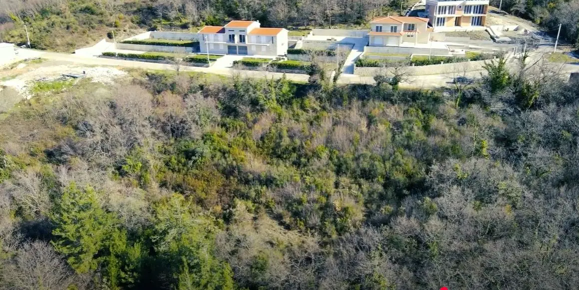 Zemljiste je ravno i pravilnog oblika