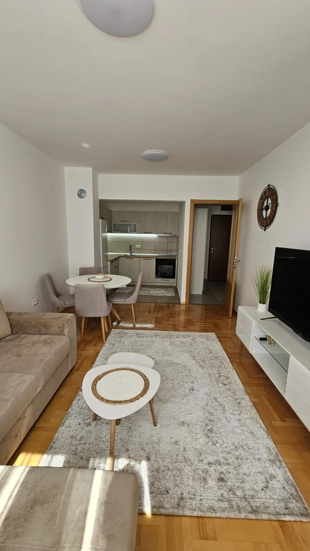 Dnevni boravak sa trpezarijom