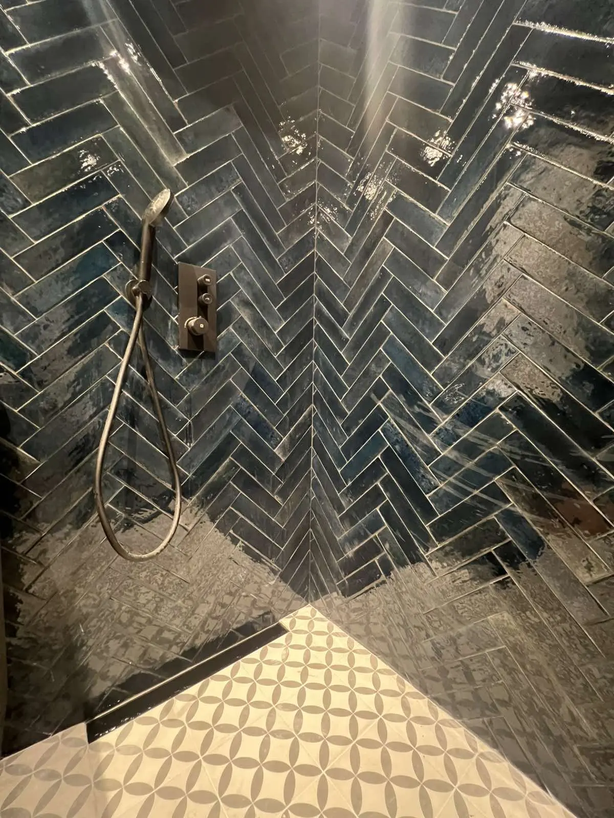 Dio kupatila sa tus kabinom