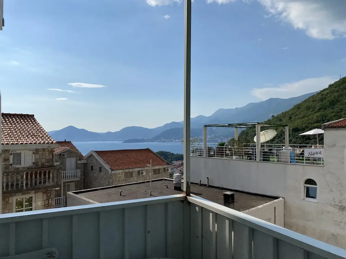 Stan posjeduje pogled na more