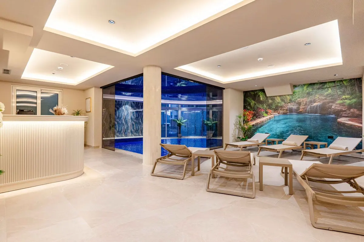 Prostor za relaksaciju kod bazena