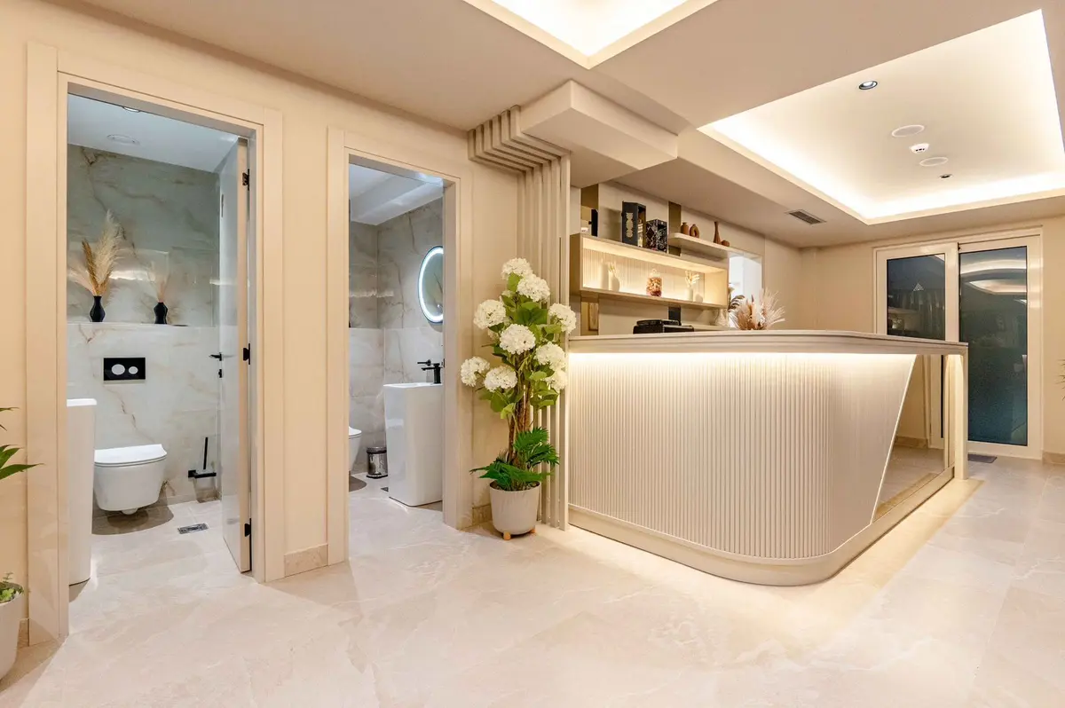 Citav prostor je dizajnerski opremljen