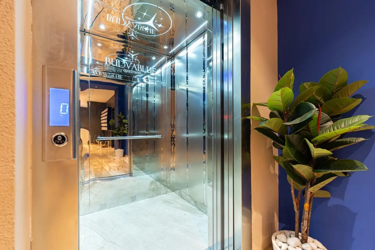 Kompleks posjeduje lift