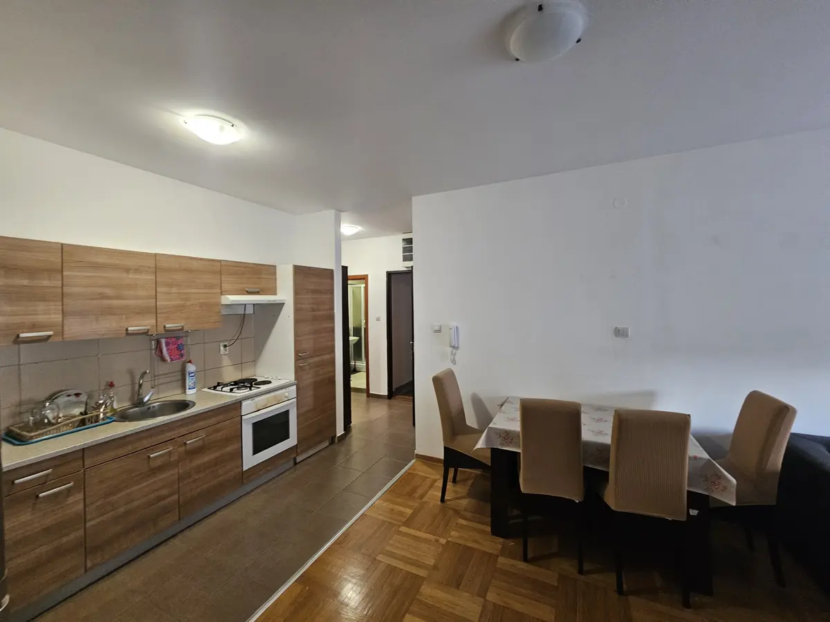 Kuhinja sa trpezarijom