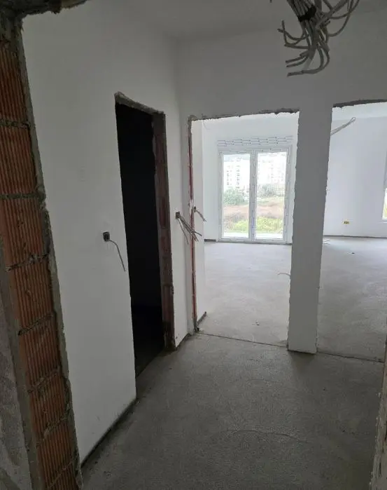 Hodnik i ulaz u dnevni boravak