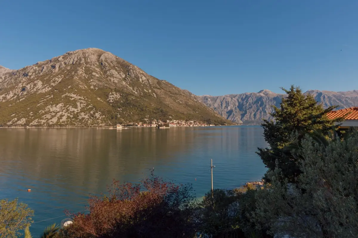 Stan posjeduje panoramski pogled na zaliv