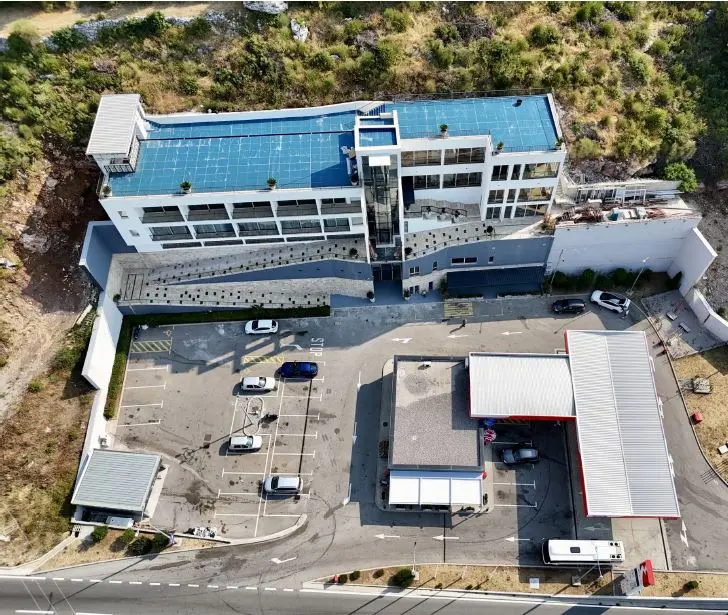 Spoljasnji izgled hotelskog tipa sa pumpom