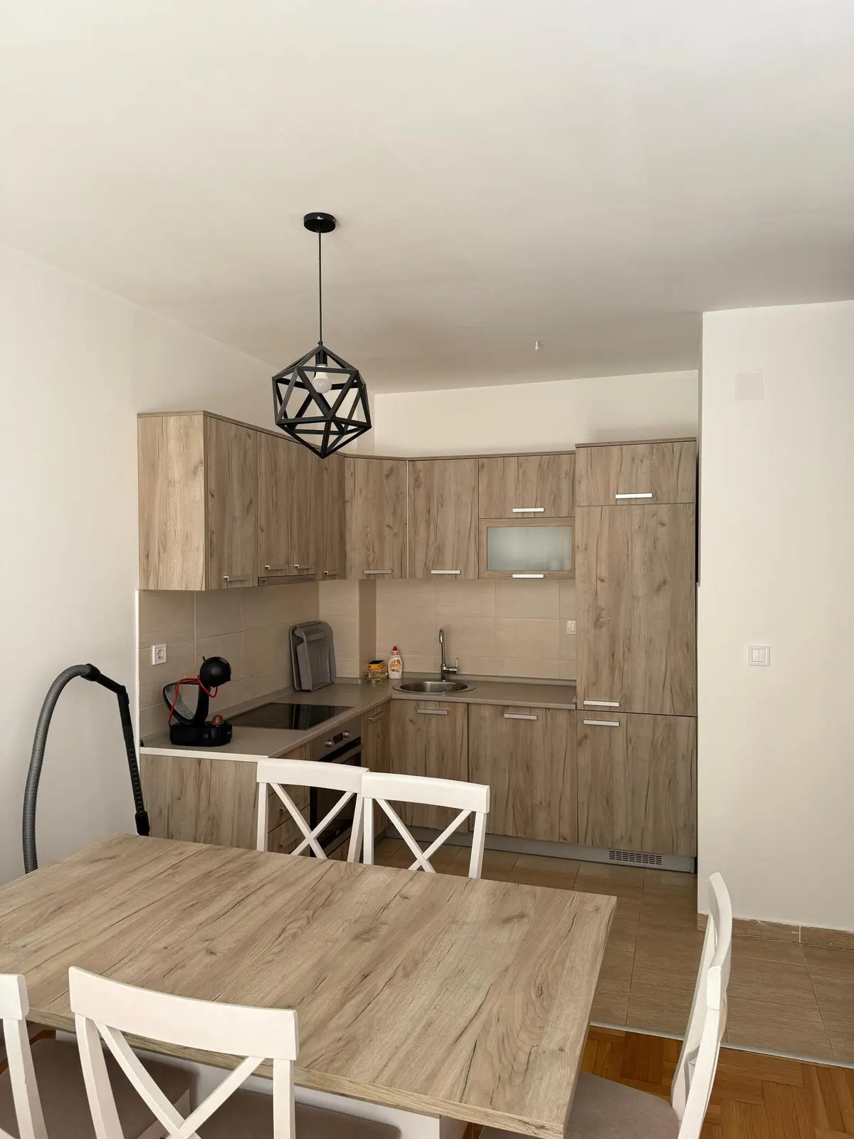 Kuhinja sa trpezarijom