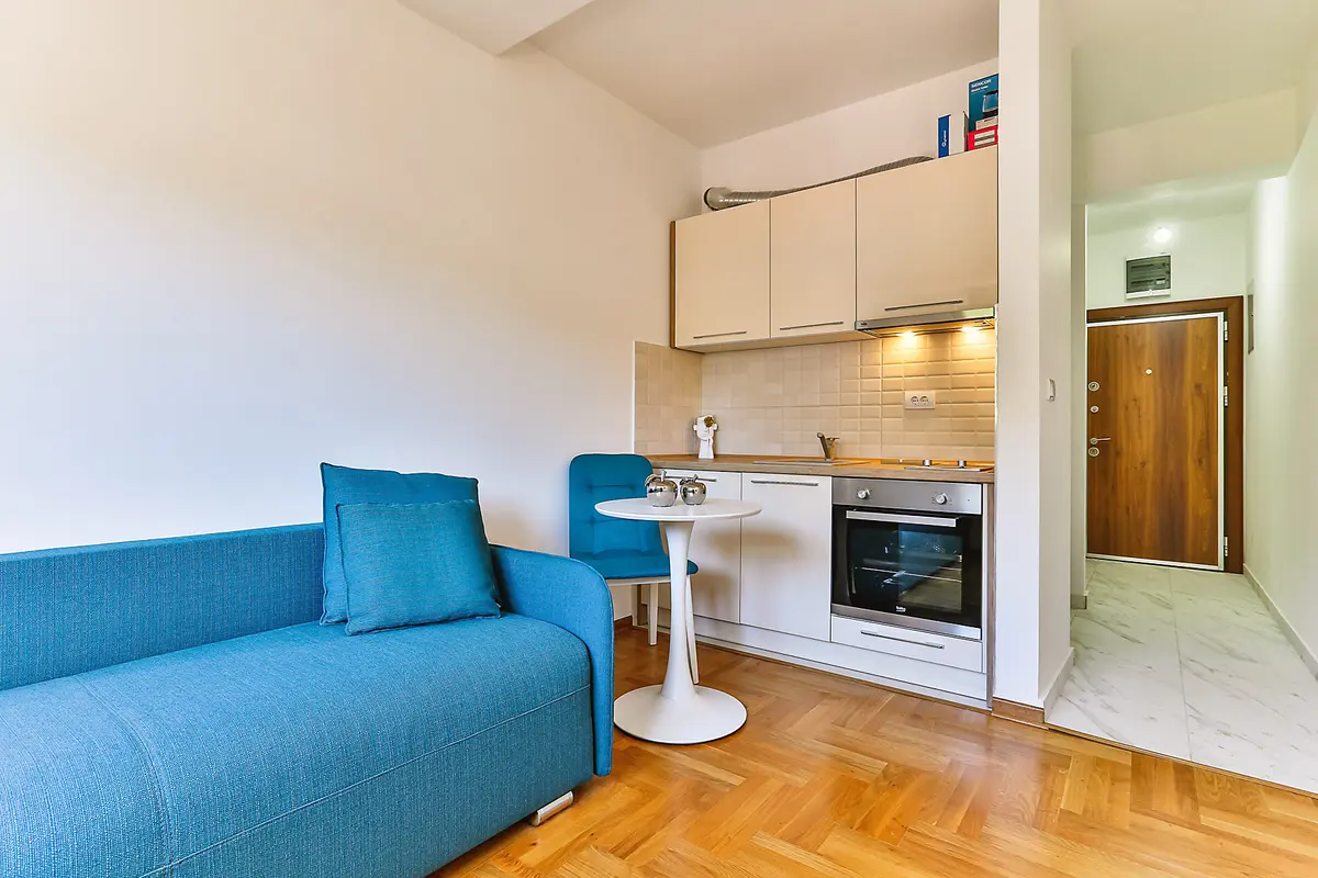 Dio dnevnog boravka sa kuhinjom i trpezarijom