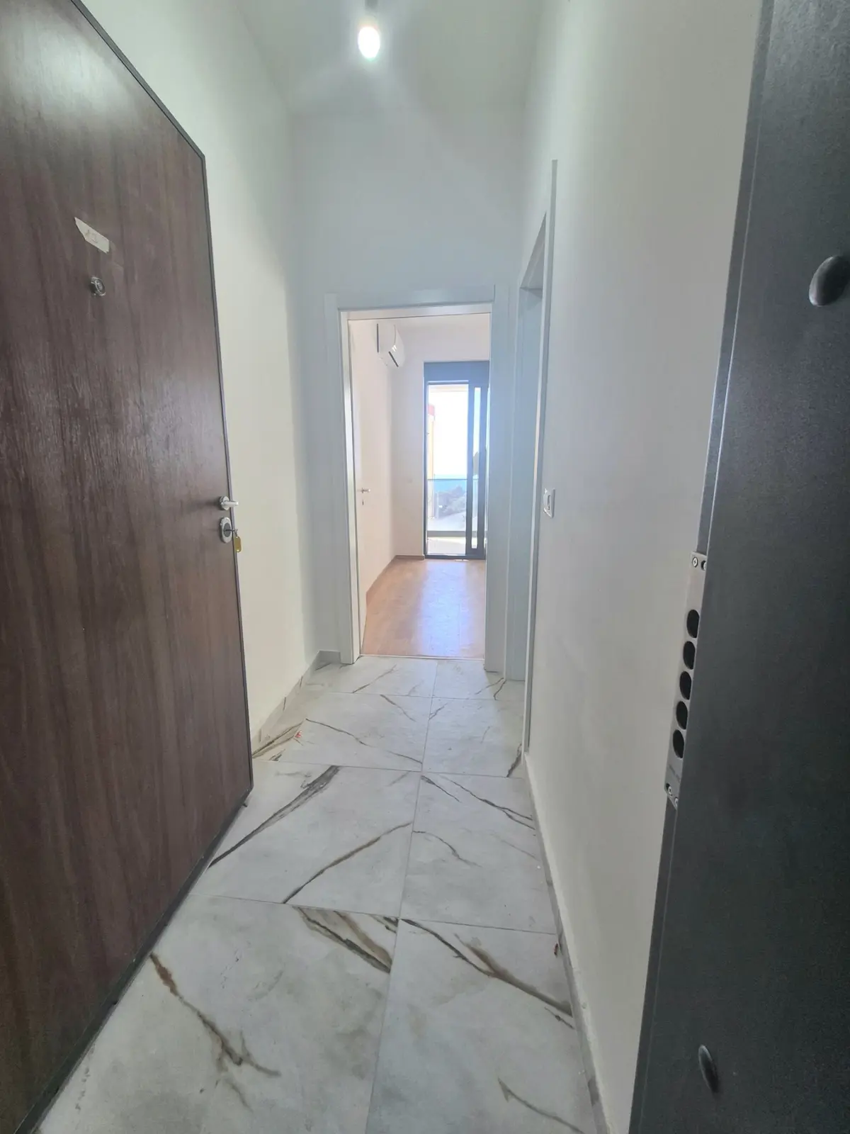 Hodnik i ulaz u stan