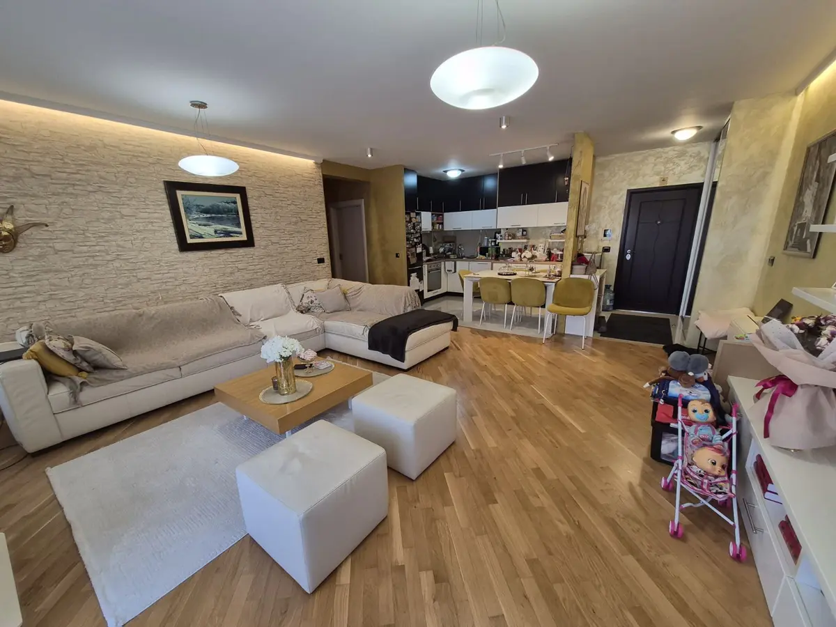 Dnevni boravak posmatrano sa terase