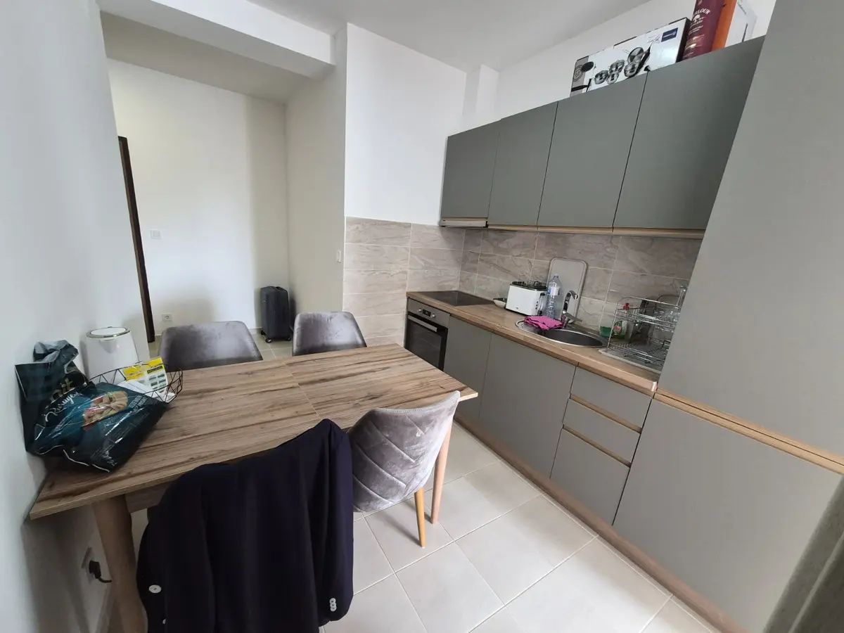 Kuhinja sa trpezarijom