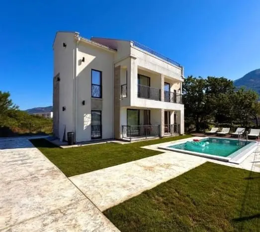 Spoljasnji izgled kuce i dvorista