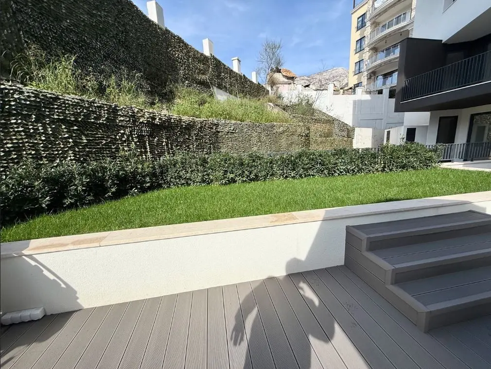 Dvoriste koje pripada stanu