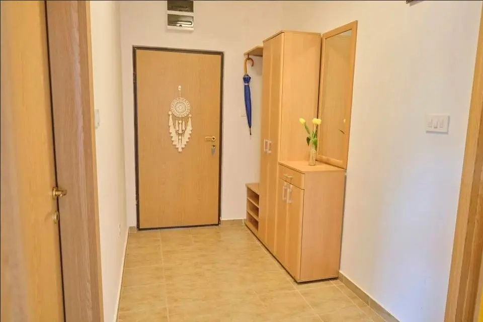 Hodnik i ulaz u stan