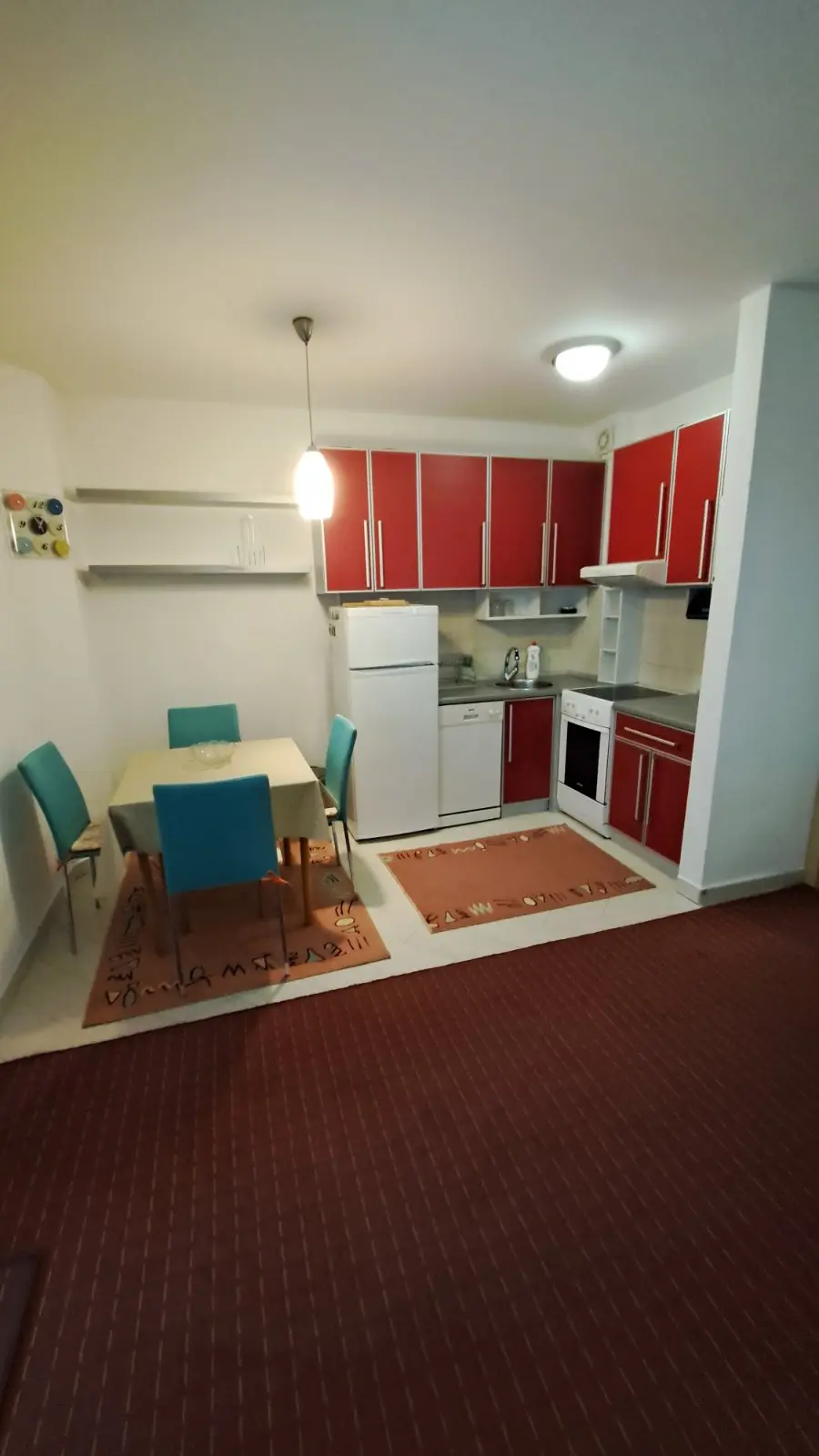 Kuhinja sa trpezarijom