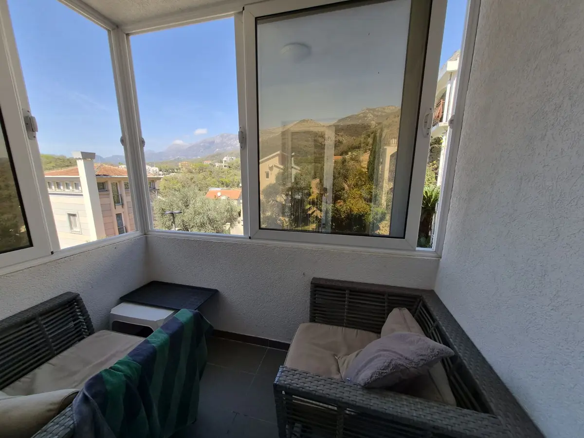 Terasa koja je zatvorena eloksiranom bravarijom