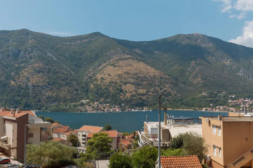 Stan posjeduje pogled na  zaliv