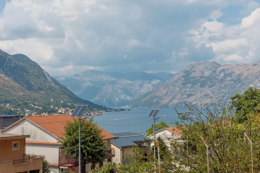 Stan posjeduje pogled na  zaliv