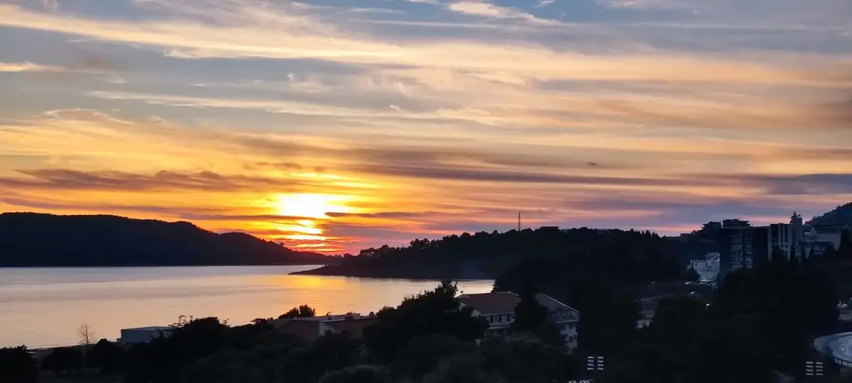 Stan posjeduje pogled na more