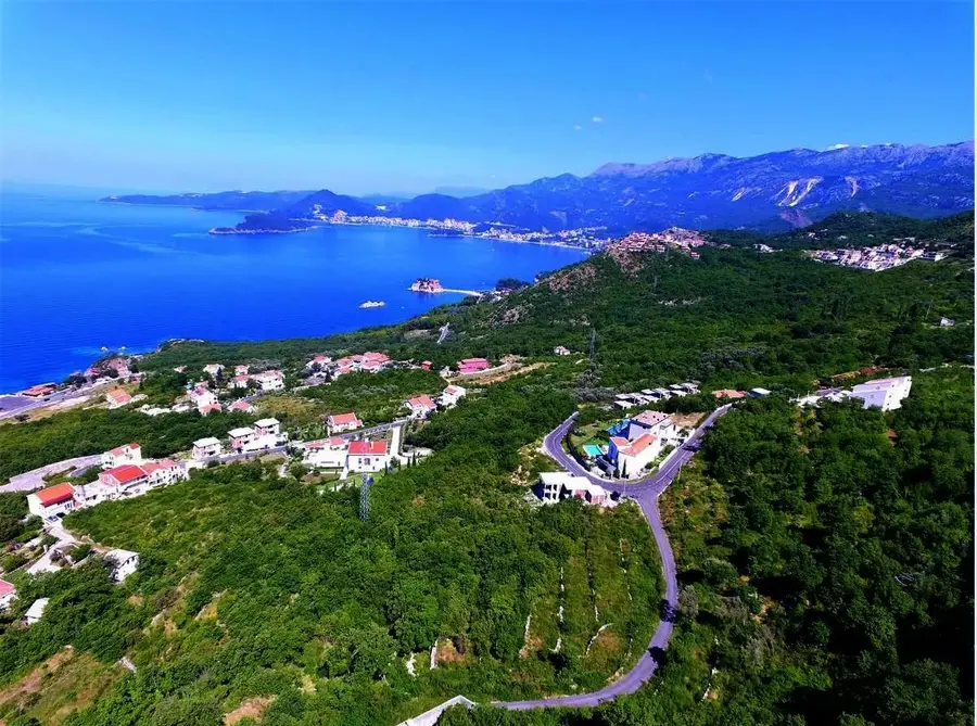 Oba placa su urbanizovana i posjeduju vodu i struju