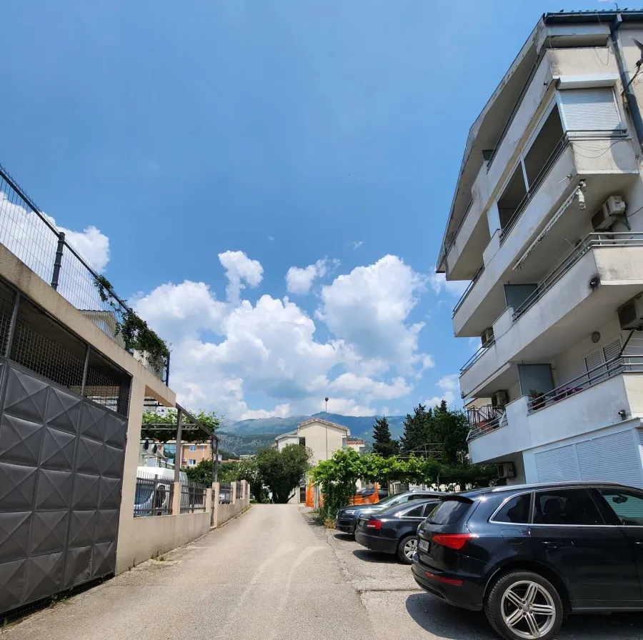 Studio se nalazi u blizini Kuce Hemije