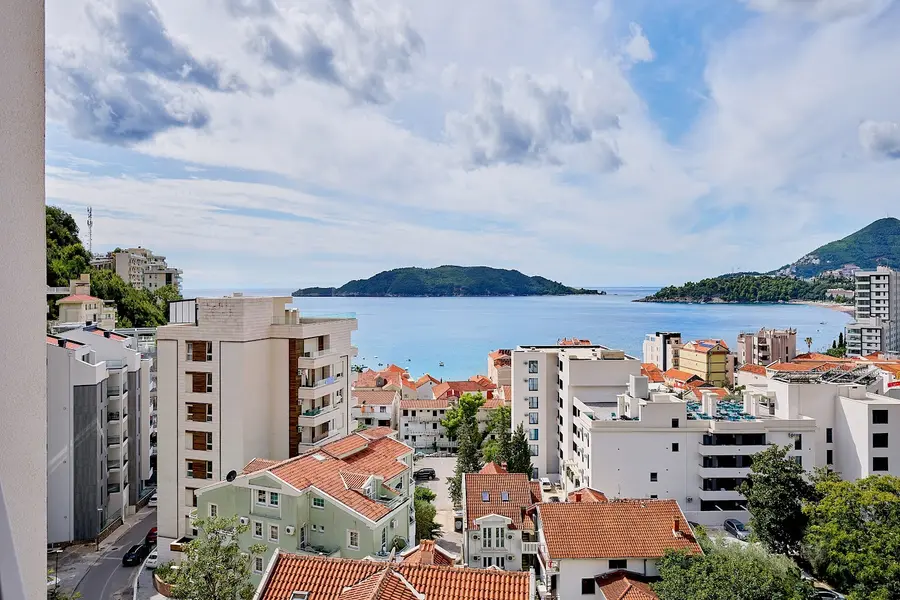 Stan posjeduje panoramski pogled na more