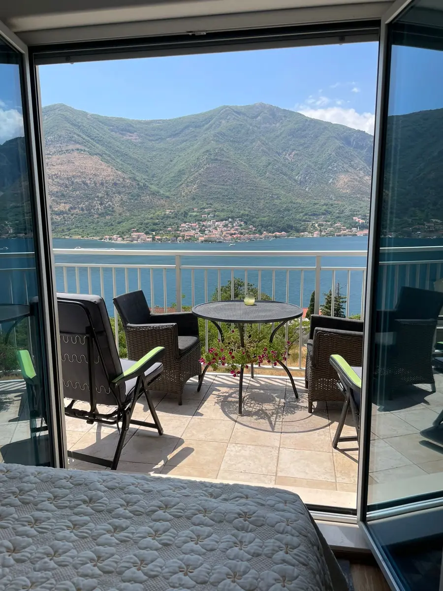 Stan posjeduje panoramski pogled na more